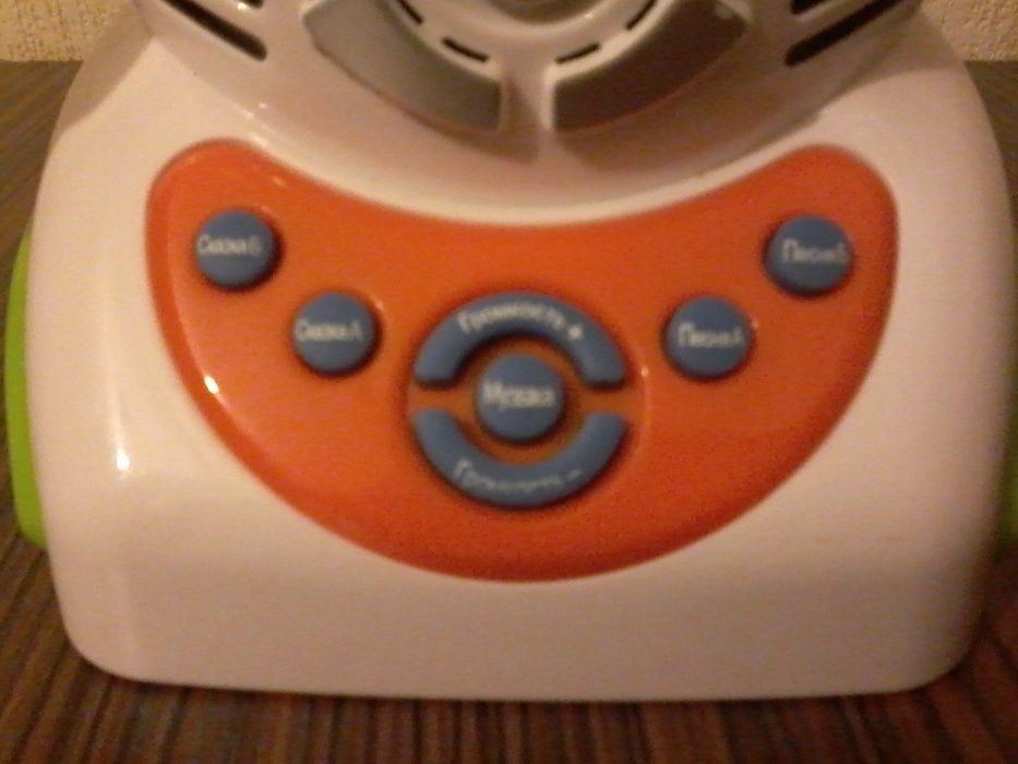 Игрушка робот поёт детские песни и рассказывает сказки