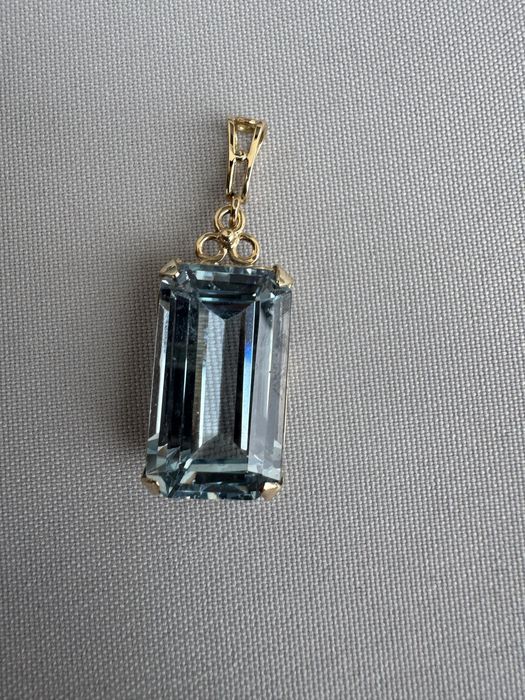 Pandantiv aur acvamarin