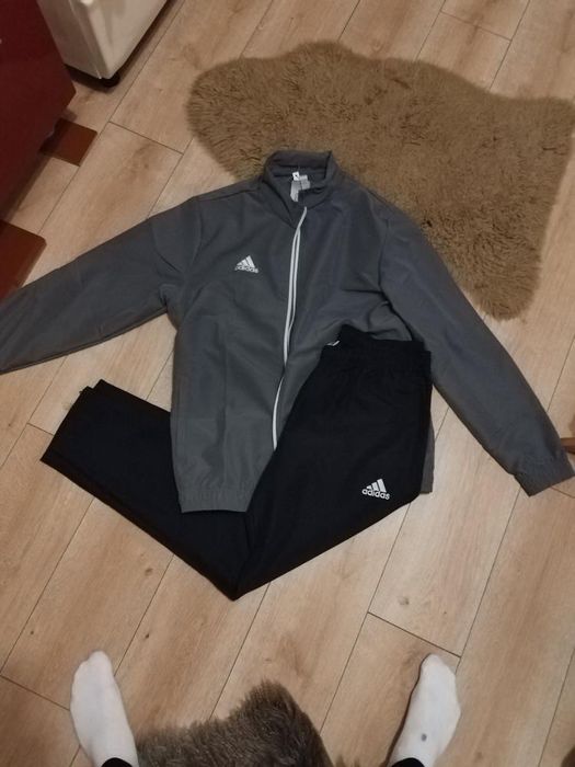 Compleu adidas din fâș mărimea L negociabil