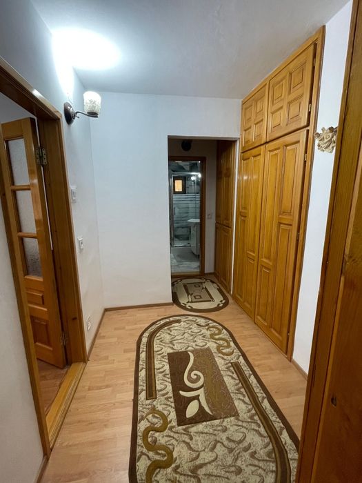 Închiriez apartament