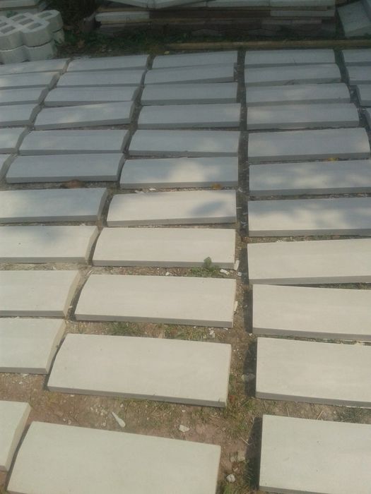 Capace și pălării pentru gard.