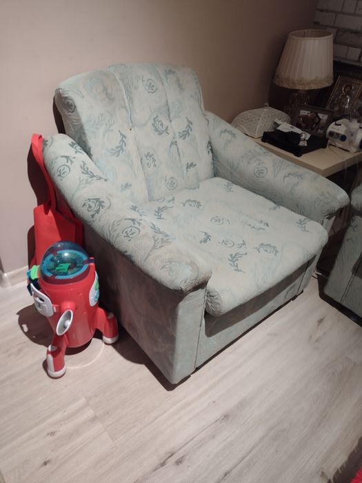 Разтегателен диван с два фотьойла