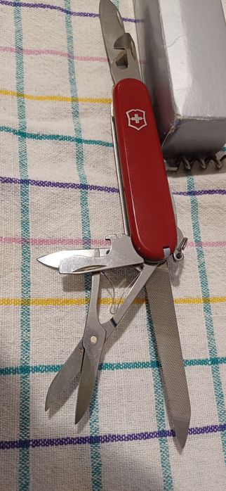 Briceag Elvețian NOU.