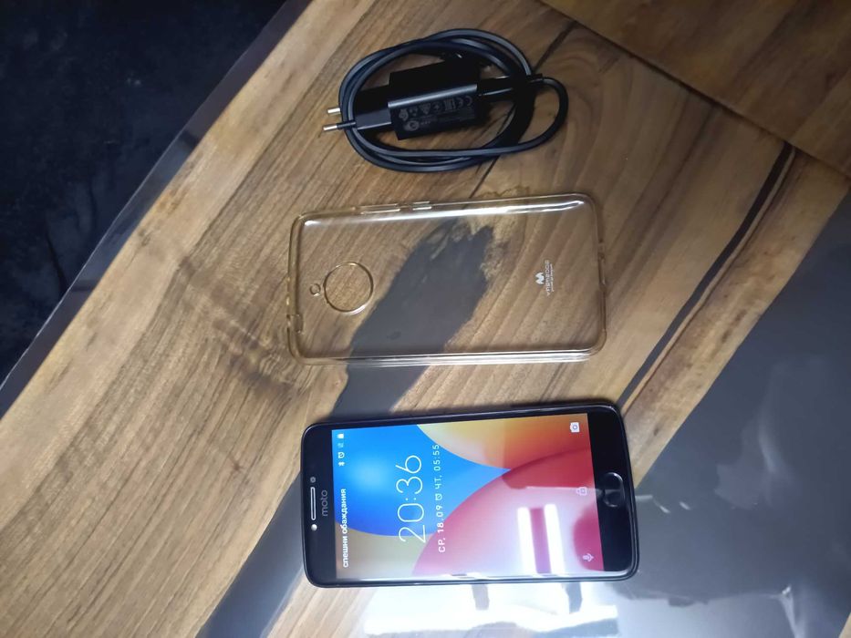 Смартфон Motorola 04 plus!здрав и запазен-много добър!И НОКИЯ също!