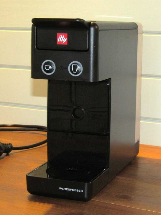 Кафе машина Illy Iperespresso капсули