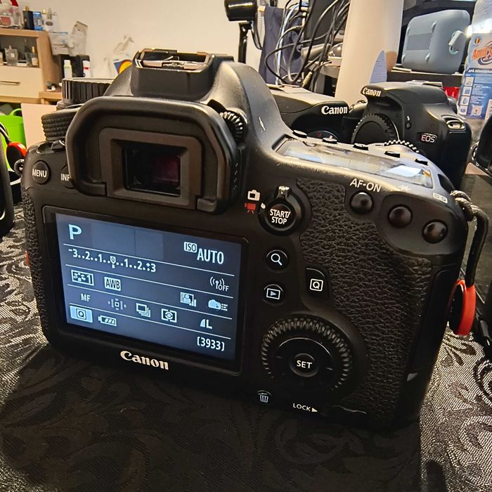 DSLR full-frame Canon EOS 6D Bucuresti Sectorul 6 • OLX.ro