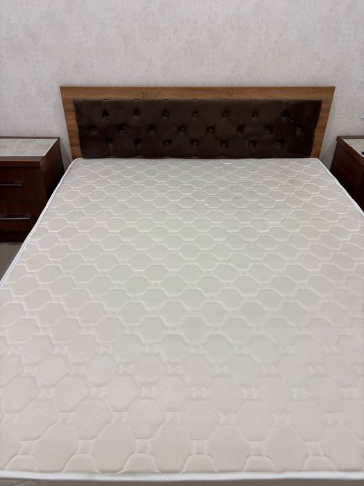 Двуспальная кровать