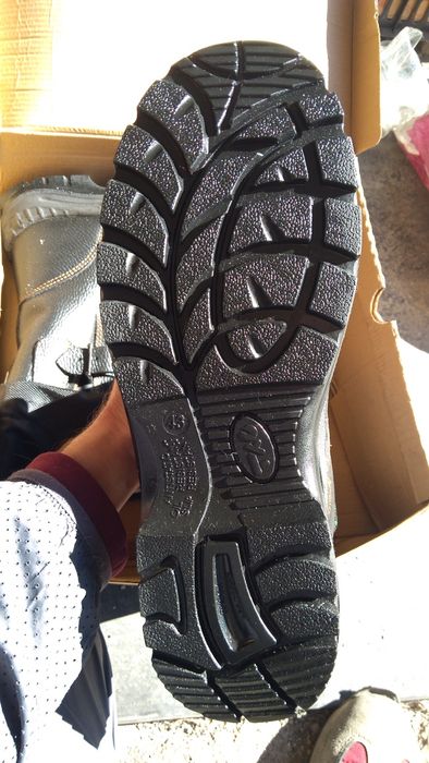 Рабочие ботинки.