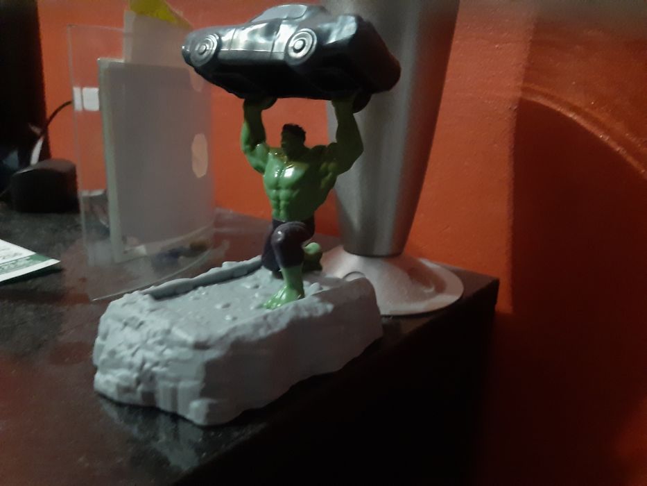 Чисто нова оригинална фигурка на marvel : Hulk