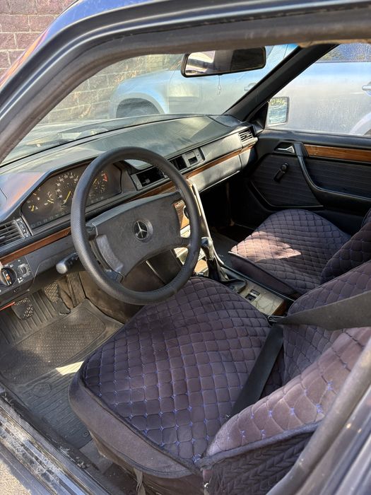 Продам машину мерседес е230