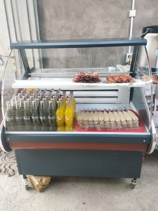 Витрина холодильник сотилади