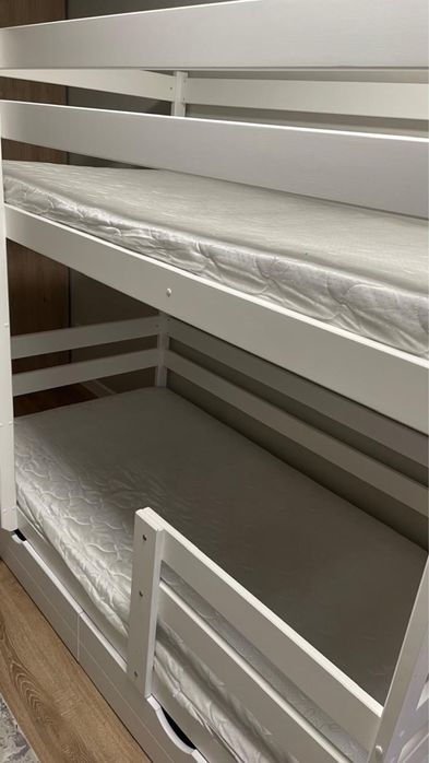 Двухъярусная кровать