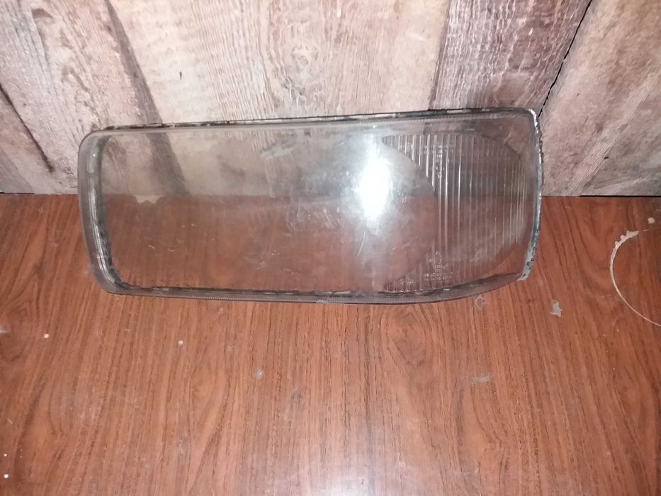 Продам стёкло на фару Daf Xf