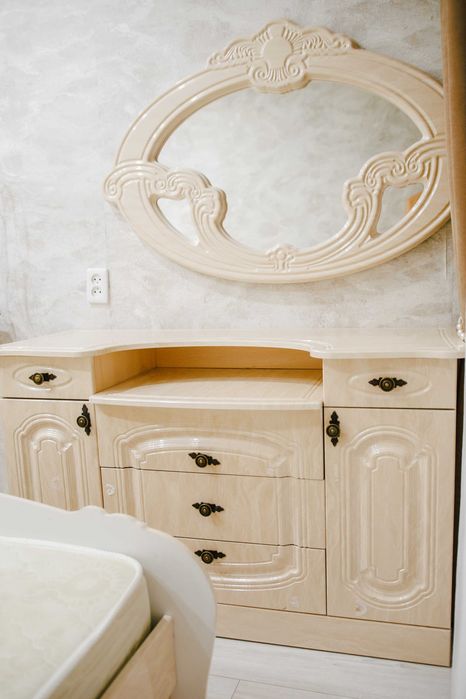 Спальный гарнитур бежевый