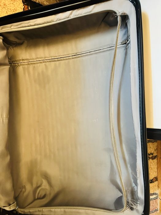 Голям твърд куфар