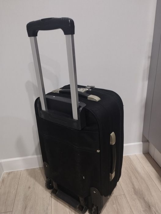 Продам дорожный чемодан