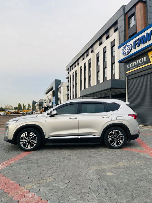Hyundai Santa Fee 2.5L full pozitsya avtomobil sotiladi !