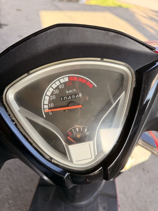 Skuter yakeda sotiladi 100 kub benzin.