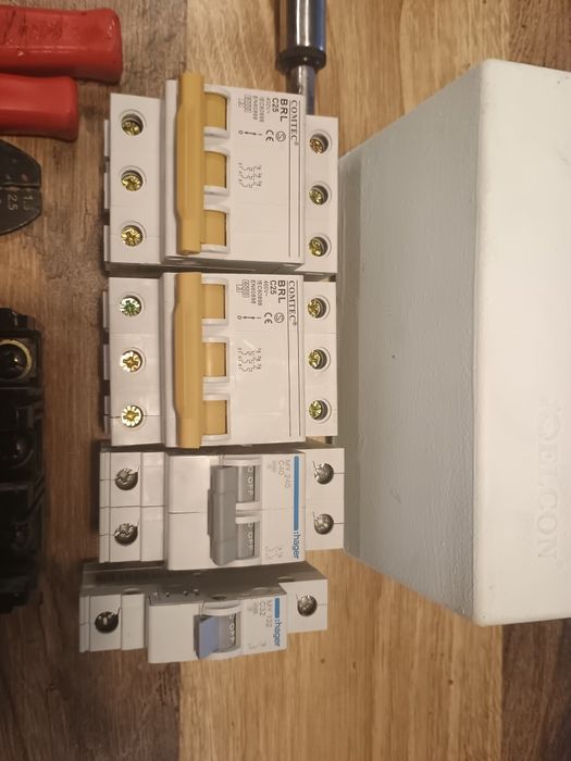 Siguranțe automate ,380 v -220 v,tablou,comutator 100 A