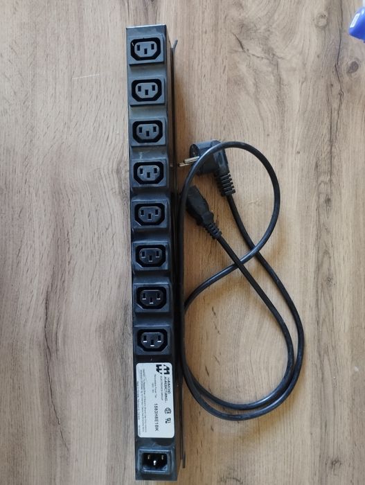 Комплектующие для серверных стоек и шкафов