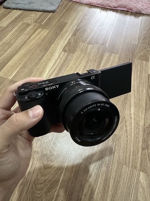 Sony ZV-E10 камера с объективом