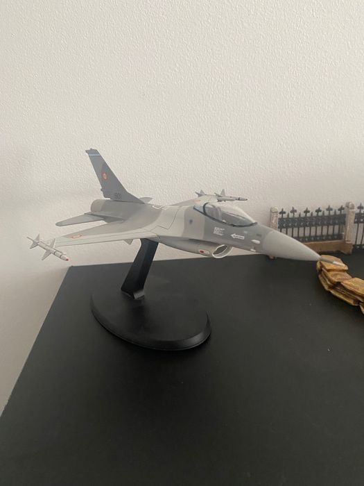 Macheta F16 Romanesc scara 1/72