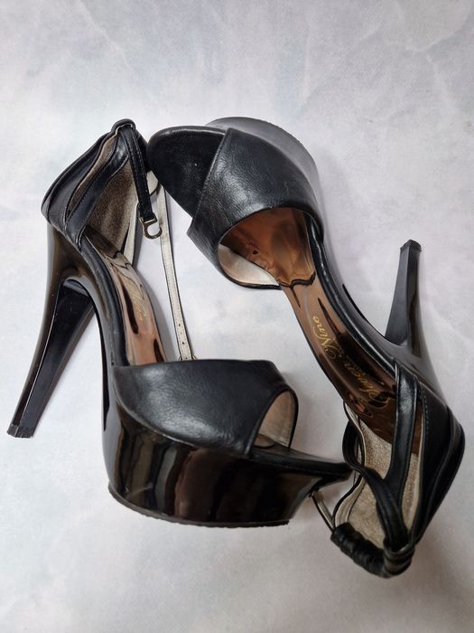 Обувь женская,на каблуке