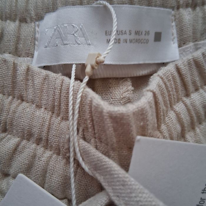 Дамски панталон на ZARA s размер.