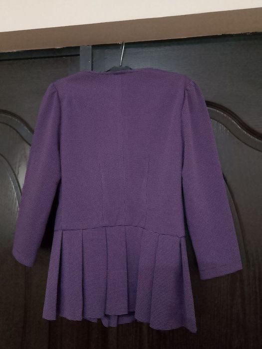 Kizlar  koftasi  pidjak razmer  44- 46   1- 2 marta kiyilgan  yengidek