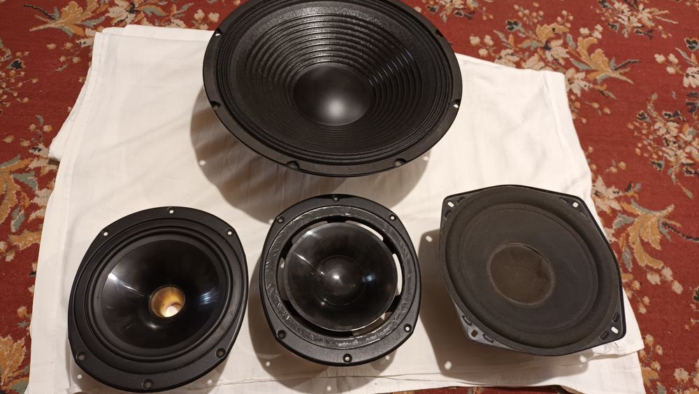 2 x difuzor 8"(20 cm) Tannoy, difuzor 10"(25 cm) ITT, difuzor 15" 38cm