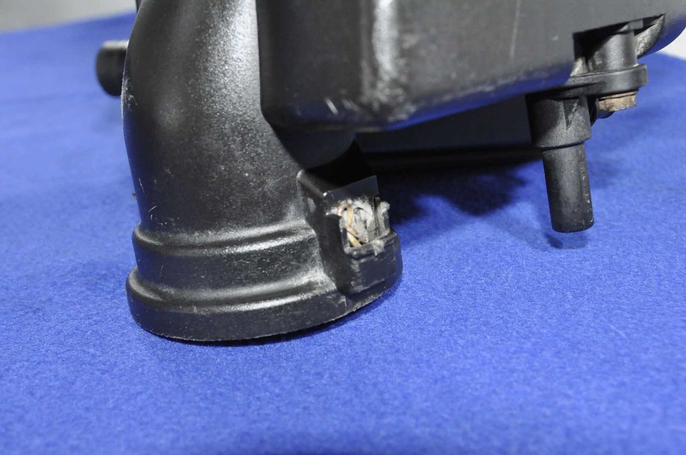 Корпус воздушного фильтра BMW 3 E36