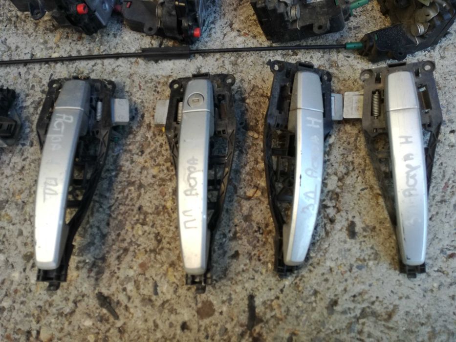 Opel Astra H Опел Астра Х брави брава багажник дръжка