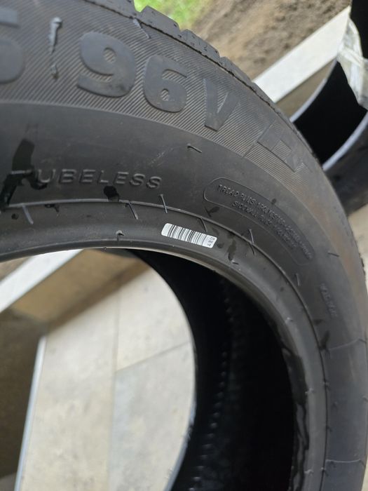 Vând 2 cauciucuri de vară