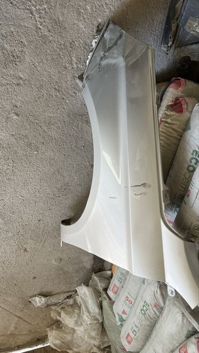 Продам левый крыло для лада весты 2017 года