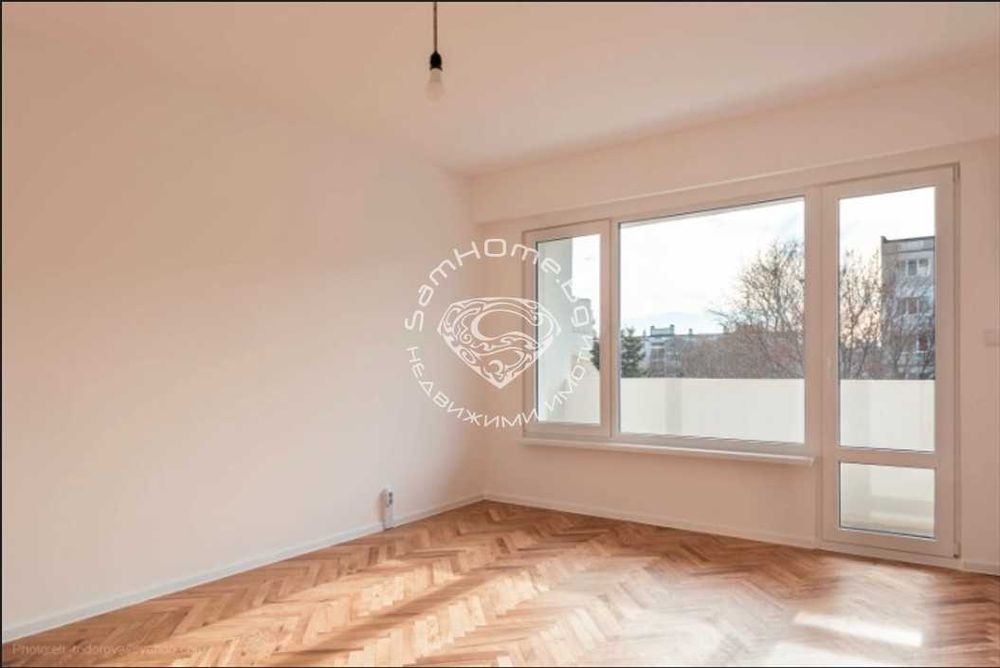 Продава се Четиристаен апартамент в Варна, Цветен квартал - 82 кв.м за 1903 €/кв.м - Снимка #7