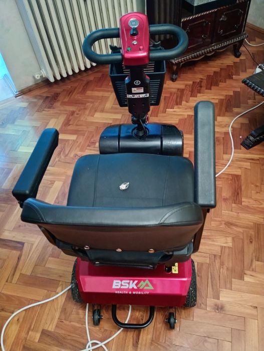 Vând scuter persoane cu handicap