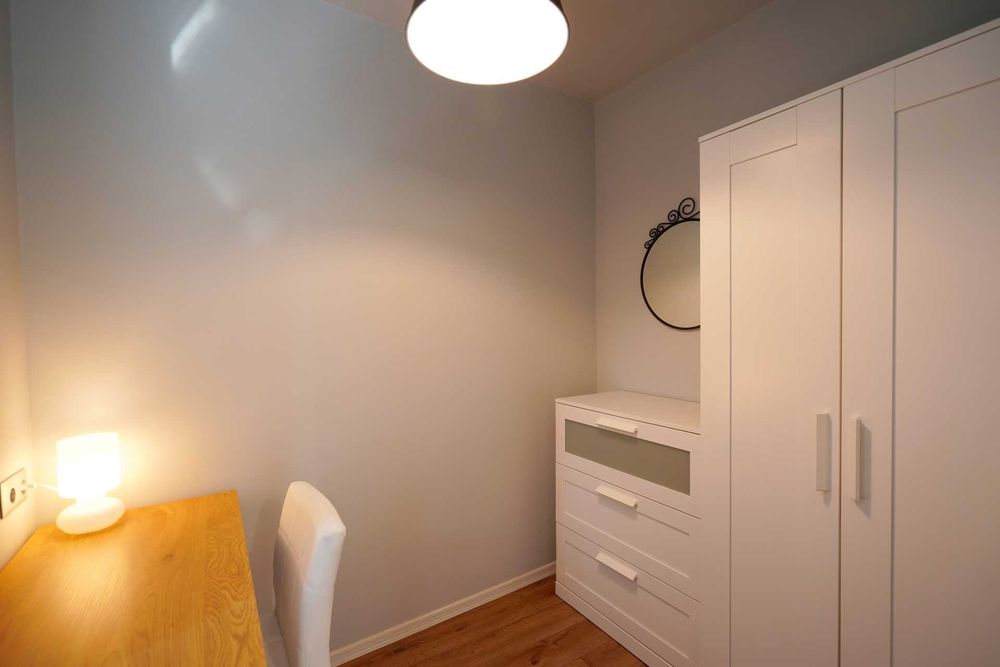 Дава се под наем Тристаен апартамент в Варна, Зимно кино Тракия - 134 кв.м за 999 € - Снимка #13