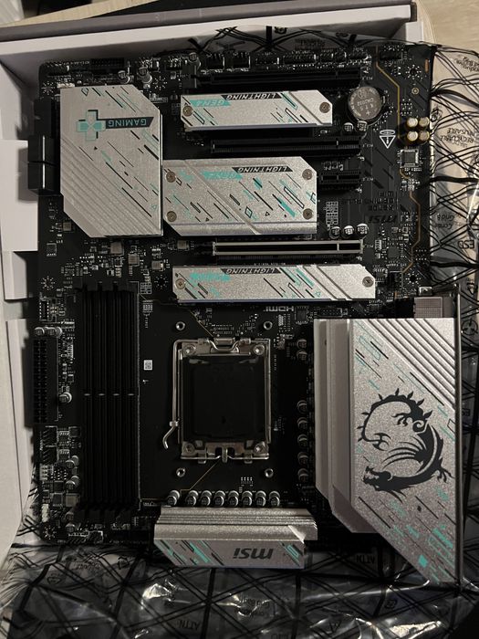 Motherboard(нуждае се от ремонт) MSI x670e Gaming plus wifi