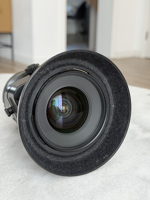 Obiectiv Canon ts-e 24mm f3.5 cu adaptor.