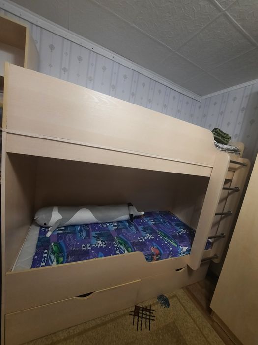 Продам двухярусную кровать