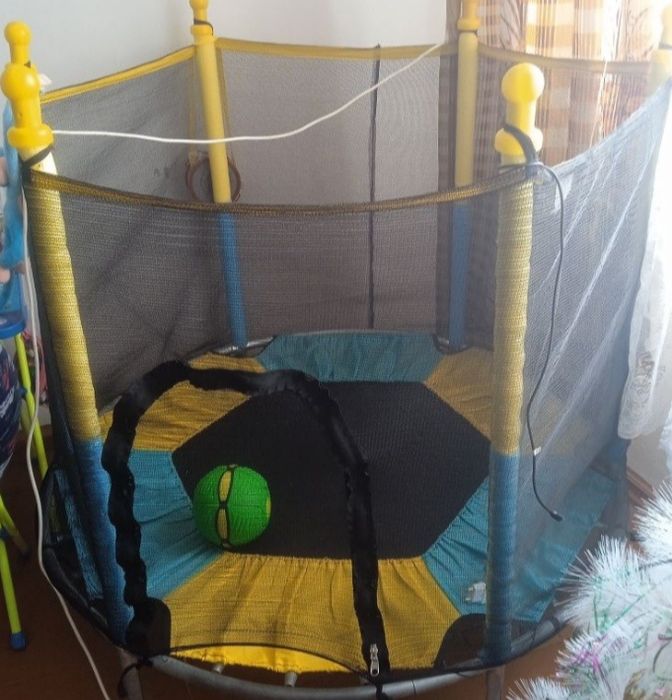 Продам срочно батут детский