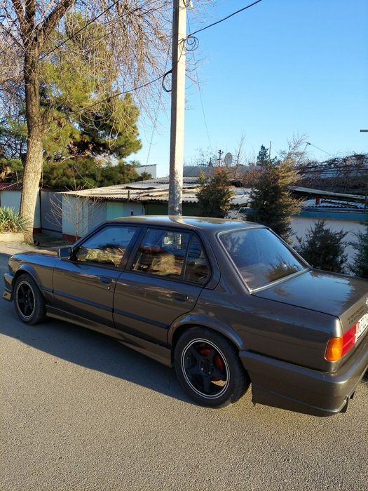 Продам BMW e30 1984 года