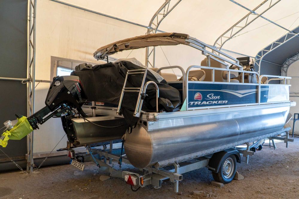 Barca ponton pescuit Sun Tracker BASS BUGGY® 18 DLX