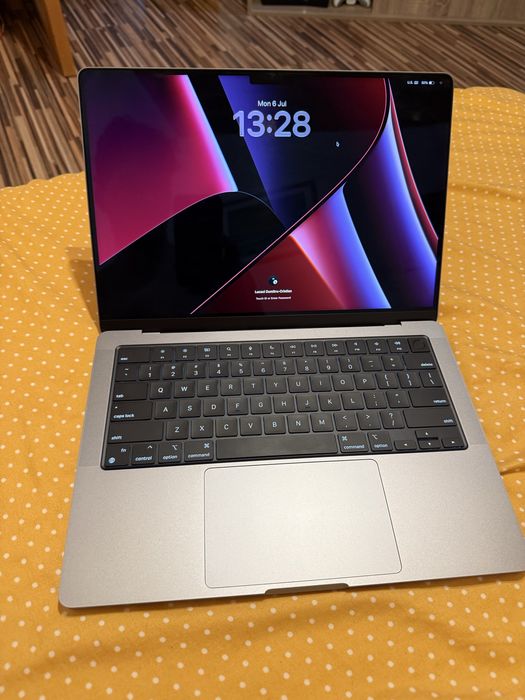macbook pro m1 14 - Laptopuri oferte online | OLX.ro