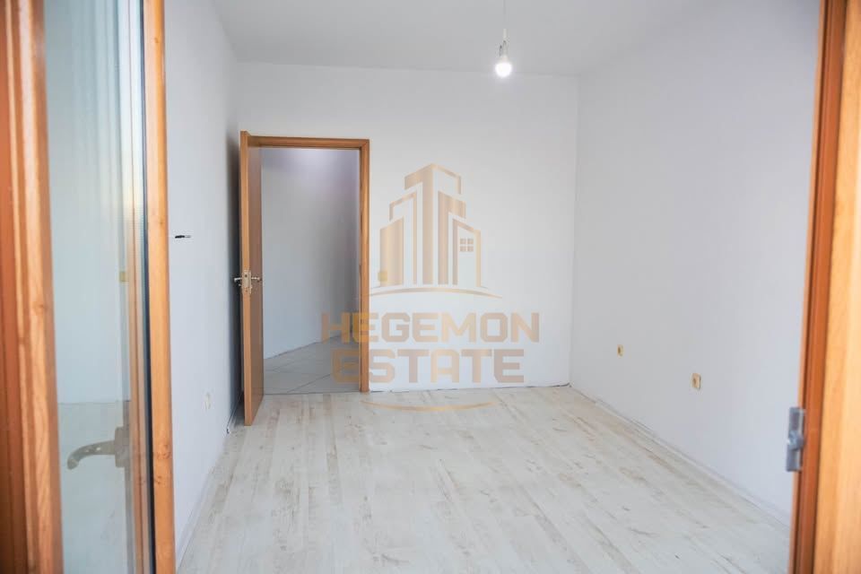 Продава се Двустаен апартамент в Варна, Възраждане 1 - 69 кв.м за 2102 €/кв.м - Снимка #2