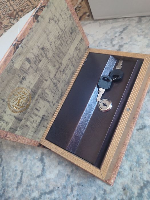 Сейф-книжка продается