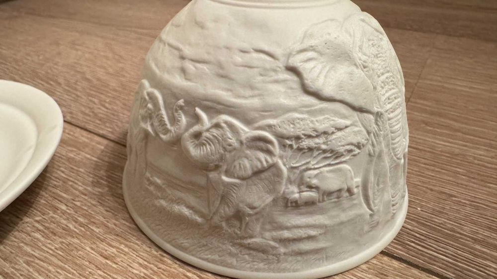 Разкошен чаен свещник, слончета–Фин порцелан!