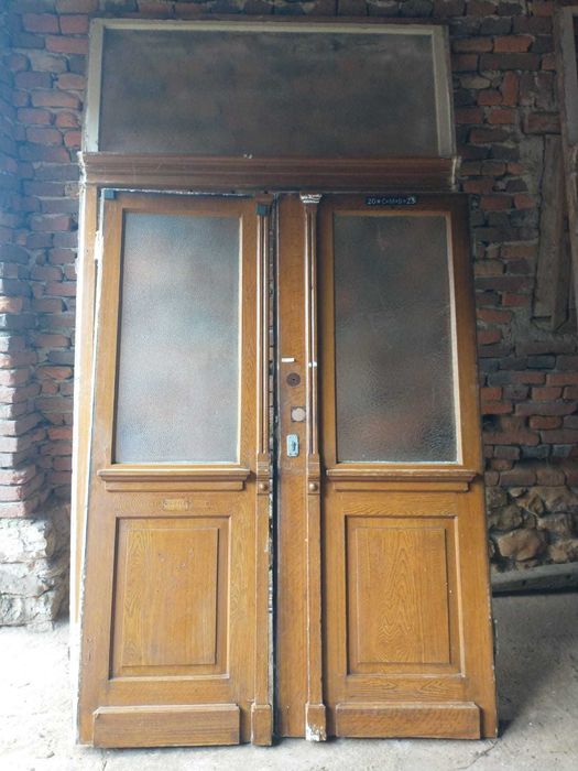 Uși și ferestre termopan din lemn