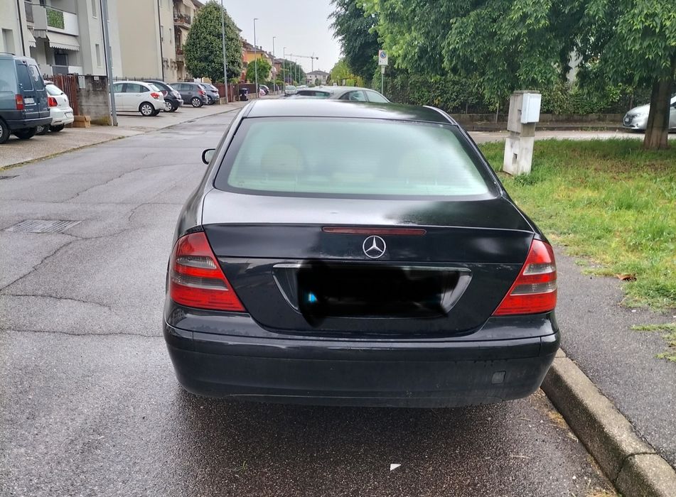 MERCEDES-BENZ E-Class 2005 — imagine 4