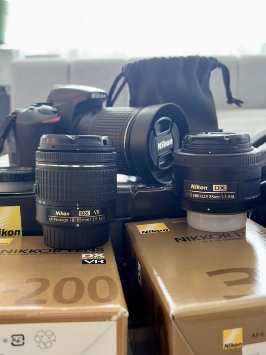 Nikon D5600 cu 3 obiective 18-55mm / 35mm / 55-200mm